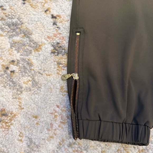 Zyia Dark Olive Peak Zipper Joggers (short) 24” Size Large - Picture 2 of 7